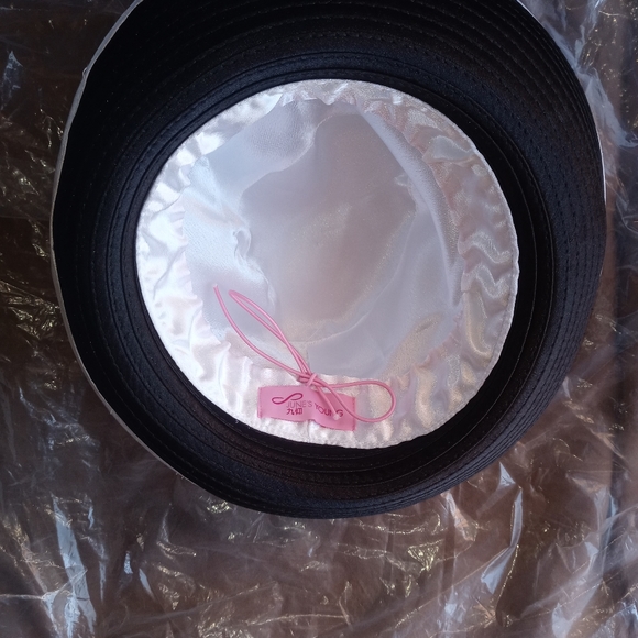 June's Young Derby Hat - Picture 3 of 5